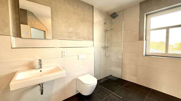 Kapitalanleger! Schönes Objekt mit zwei gut vermieteten Einheiten