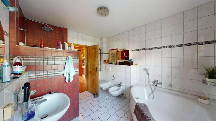 Kapitalanleger! Schönes Objekt mit zwei gut vermieteten Einheiten