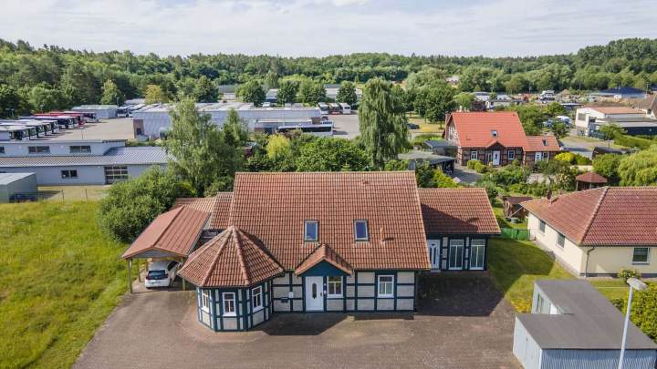 Kapitalanleger! Schönes Objekt mit zwei gut vermieteten Einheiten