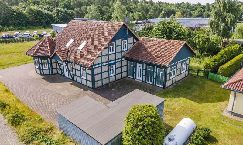 Kapitalanleger! Schönes Objekt mit zwei gut vermieteten Einheiten