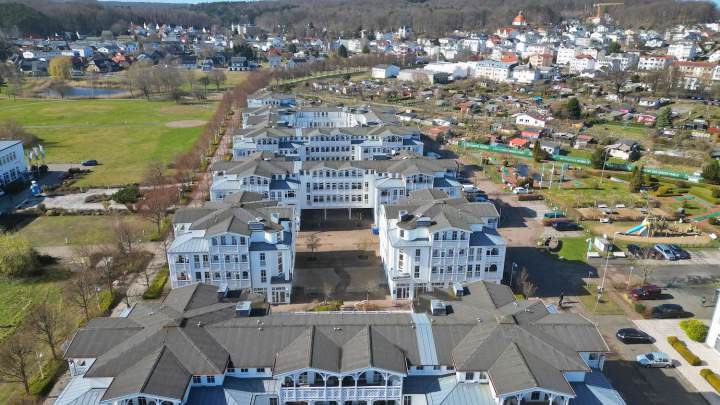 Attraktives Immobilienpaket im Seepark Sellin – Zwei Einheiten mit vielseitigem Nutzungspotenzial