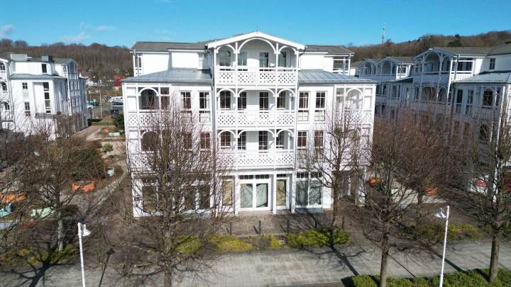 Seepark Sellin: Großzügige Ferienwohnung + Apartment im attraktiven Paket