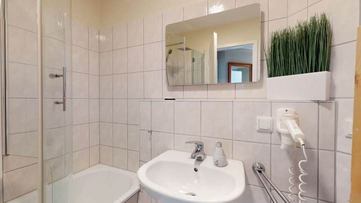 Seepark Sellin: Großzügige Ferienwohnung + Apartment im attraktiven Paket