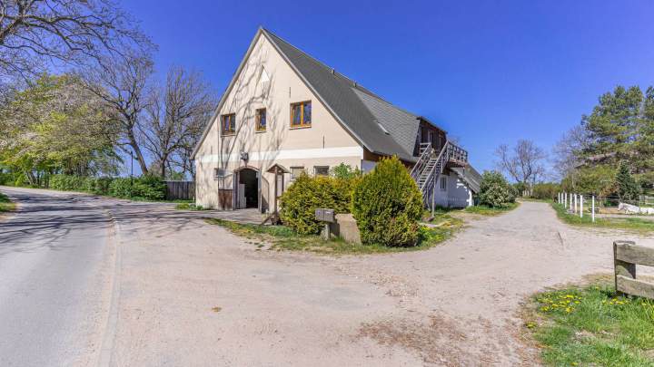 Kleiner Reiterhof mit 5 Ferienwohnungen auf Rügen