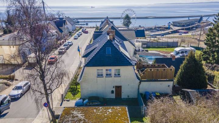 Doppelhaushälfte mit 2 Wohneinheiten, Dachterrasse und Ostseeblick in Sassnitz