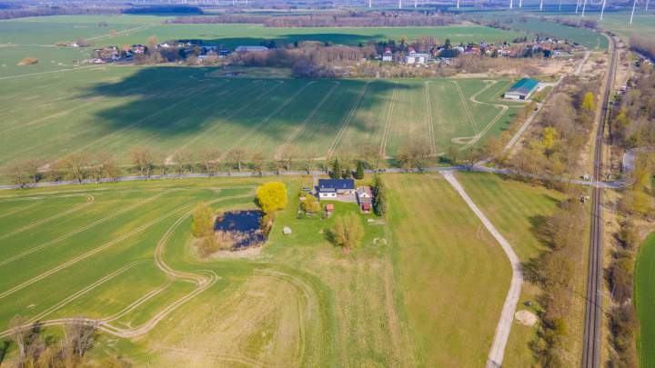 Idyllisches Landhaus in Alleinlage – mit eigenem Teich auf großem Grundstück (provisionsfrei)