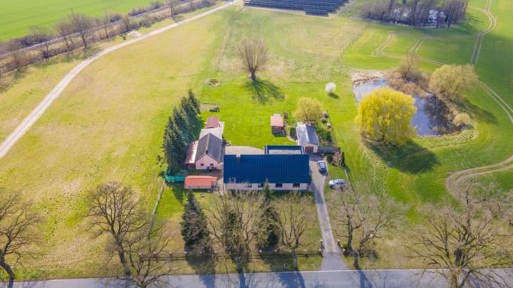 Idyllisches Landhaus in Alleinlage – mit eigenem Teich auf großem Grundstück (provisionsfrei)