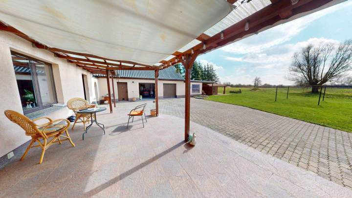 Idyllisches Landhaus in Alleinlage – mit eigenem Teich auf großem Grundstück (provisionsfrei)