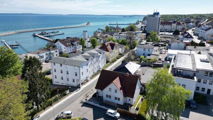 Vielseitiges Einfamilienhaus mit Einliegerwohnung und Büroeinheit in Sassnitz auf Rügen