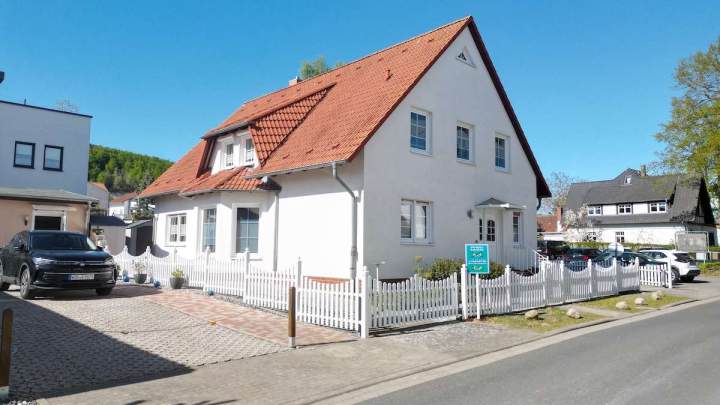 Vielseitiges Einfamilienhaus mit Einliegerwohnung und Büroeinheit in Sassnitz auf Rügen
