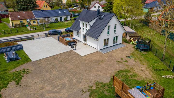 Modernes Einfamilienhaus aus 2019 mit großzügigem Grundstück in Groß Mohrdorf