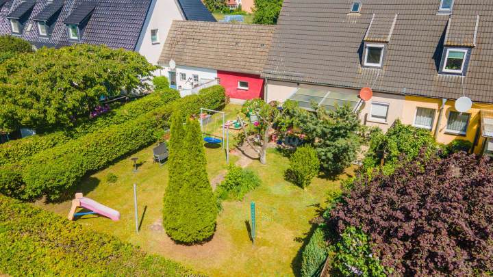 Solides Reihenendhaus mit neuer Heizung, Garage und Garten