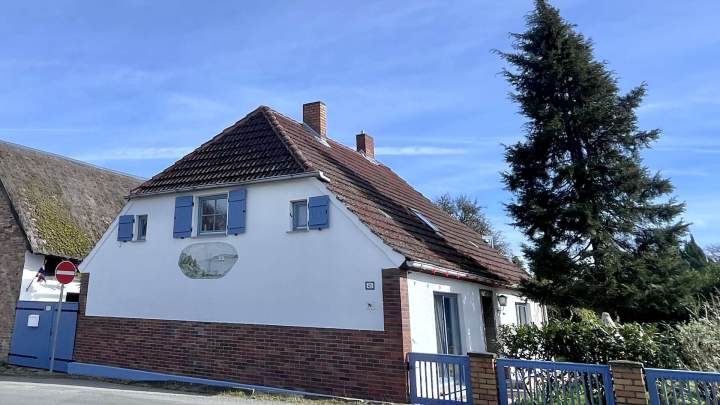 Ehemaliges Bauernhaus mit drei Fewo in Wiek auf Rügen