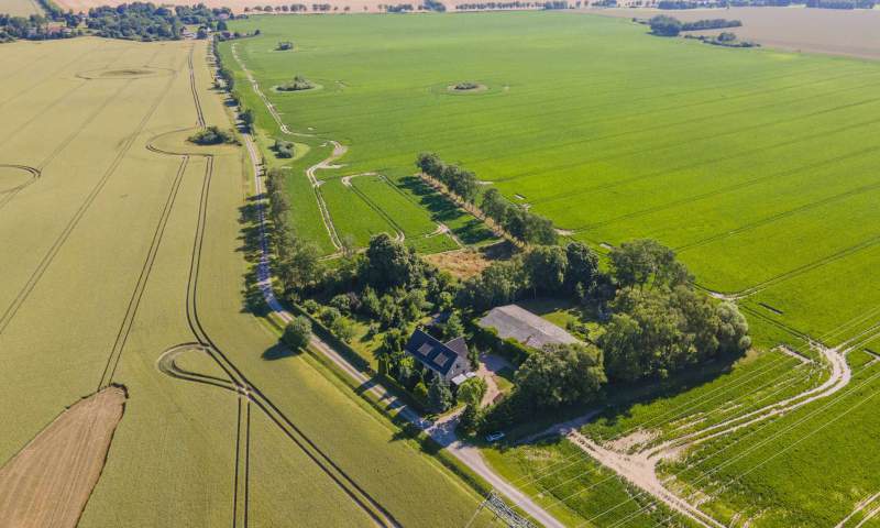 Zweifamilienhaus mit großem Grundstück in Alleinlage