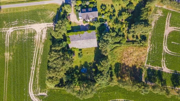 Zweifamilienhaus mit großem Grundstück in Alleinlage