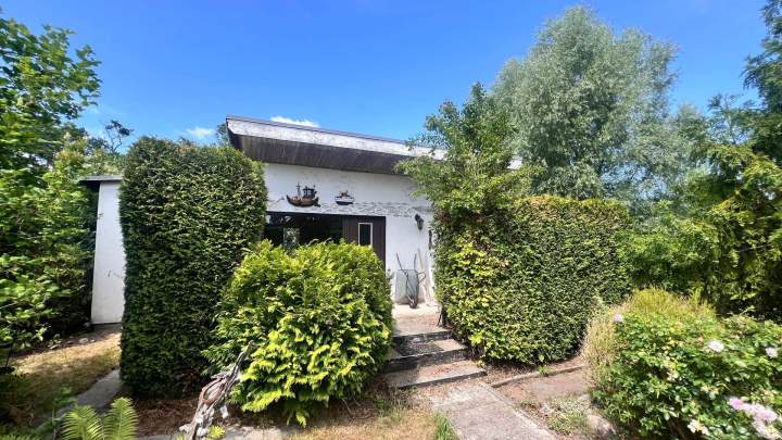 Entkernter Ferienbungalow auf Rügen