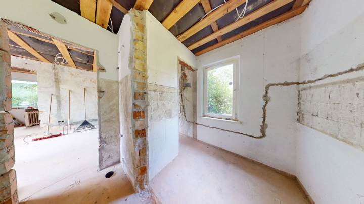 Entkernter Ferienbungalow auf Rügen