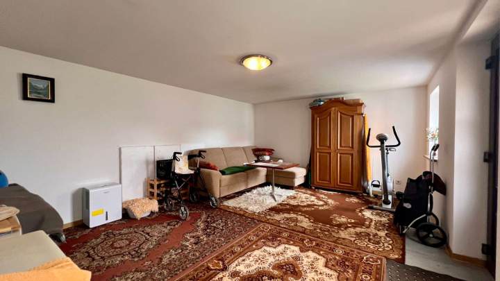 Vielseitiges Einfamilienhaus mit zwei Wohneinheiten und Ferienwohnung