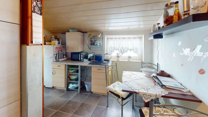 Vielseitiges Einfamilienhaus mit zwei Wohneinheiten und Ferienwohnung