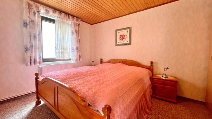 Vielseitiges Einfamilienhaus mit zwei Wohneinheiten und Ferienwohnung