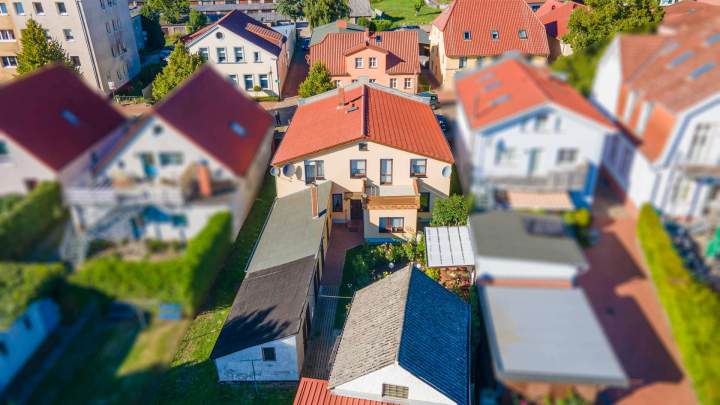 Vielseitiges Einfamilienhaus mit zwei Wohneinheiten und Ferienwohnung