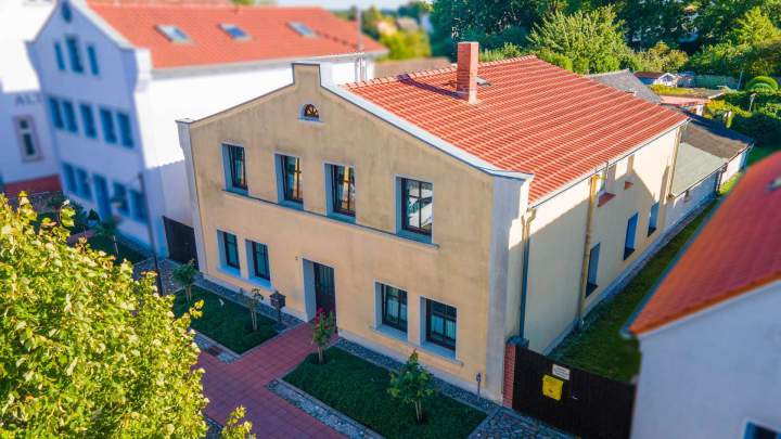 Vielseitiges Einfamilienhaus mit zwei Wohneinheiten und Ferienwohnung