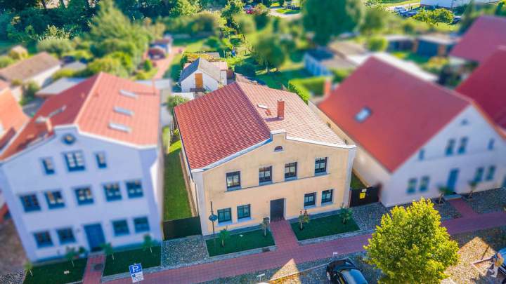 Vielseitiges Einfamilienhaus mit zwei Wohneinheiten und Ferienwohnung