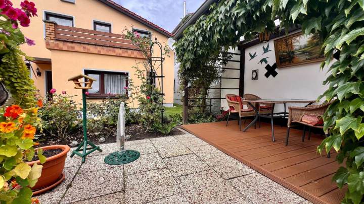 Vielseitiges Einfamilienhaus mit zwei Wohneinheiten und Ferienwohnung