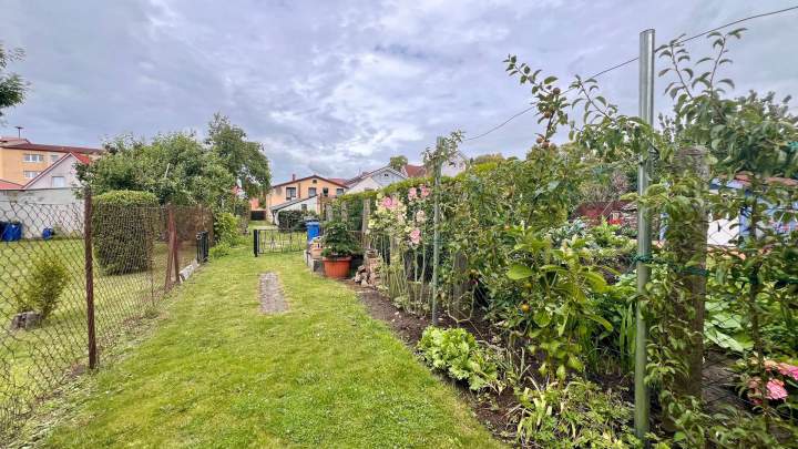 Vielseitiges Einfamilienhaus mit zwei Wohneinheiten und Ferienwohnung