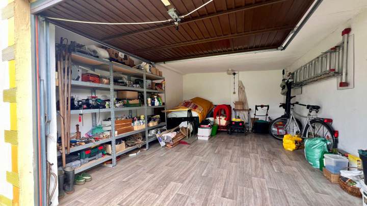 Vielseitiges Einfamilienhaus mit zwei Wohneinheiten und Ferienwohnung
