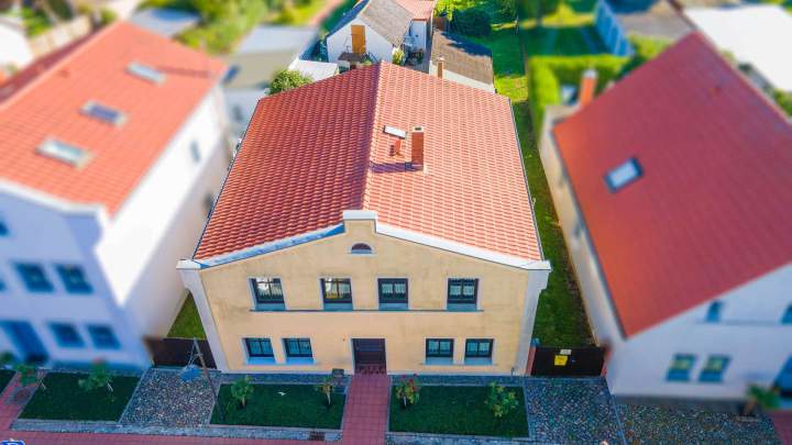 Vielseitiges Einfamilienhaus mit zwei Wohneinheiten und Ferienwohnung