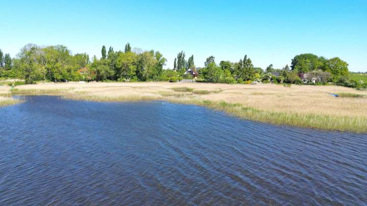 Ihr Rückzugsort am Wasser – Idyllisches Ferienhaus mit Blick auf den Großen Jasmunder Bodden