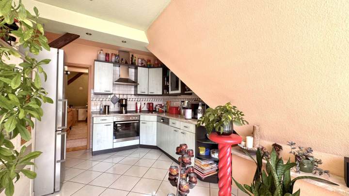 Schönes Zweifamilienhaus mit großem Grundstück in Alleinlage