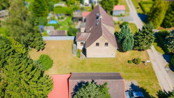 Renovierungsbedürftige Doppelhaushälfte mit Nebengelass