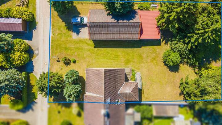 Renovierungsbedürftige Doppelhaushälfte mit Nebengelass