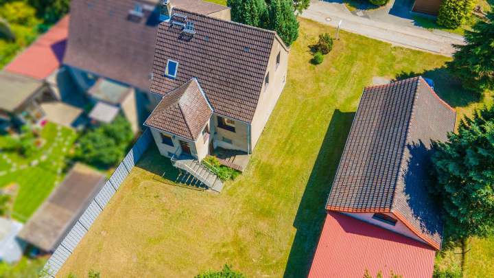 Renovierungsbedürftige Doppelhaushälfte mit Nebengelass