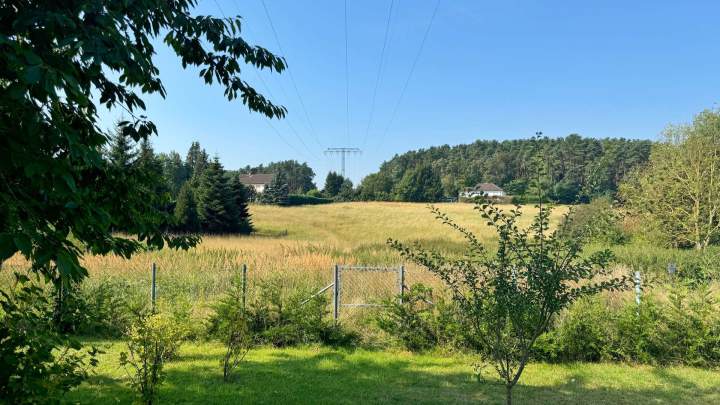 Doppelhaushälfte mit großzügigem Grundstück und viel Nebengelass