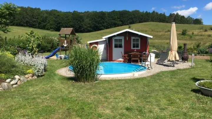 Charmantes Reetdachhaus in naturnaher Lage nahe dem Großen Jasmunder Bodden