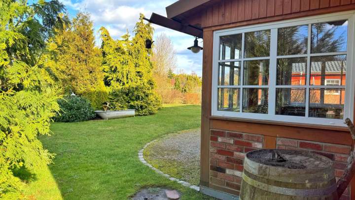 Charmantes Reetdachhaus in naturnaher Lage nahe dem Großen Jasmunder Bodden