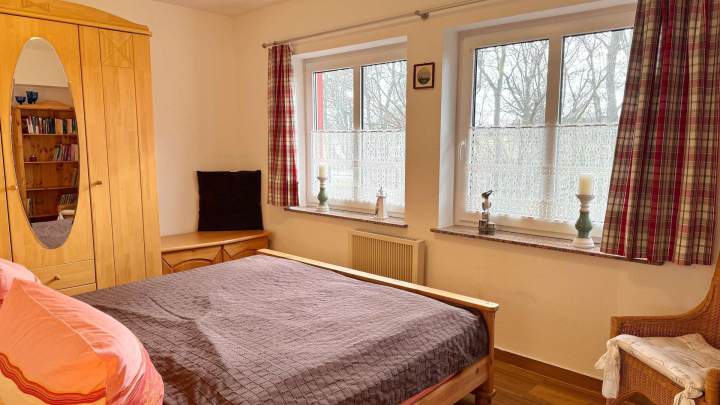 Charmantes Reetdachhaus in naturnaher Lage nahe dem Großen Jasmunder Bodden