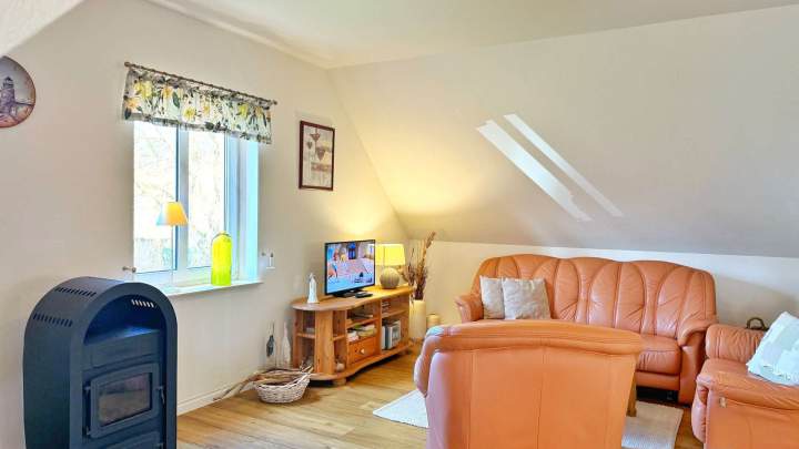 Charmantes Reetdachhaus in naturnaher Lage nahe dem Großen Jasmunder Bodden