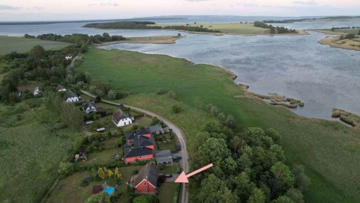 Charmantes Reetdachhaus in naturnaher Lage nahe dem Großen Jasmunder Bodden