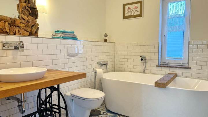 Charmantes Reetdachhaus in naturnaher Lage nahe dem Großen Jasmunder Bodden