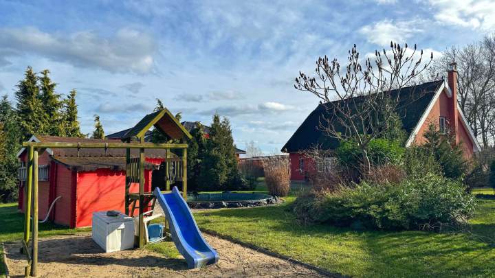 Charmantes Reetdachhaus in naturnaher Lage nahe dem Großen Jasmunder Bodden