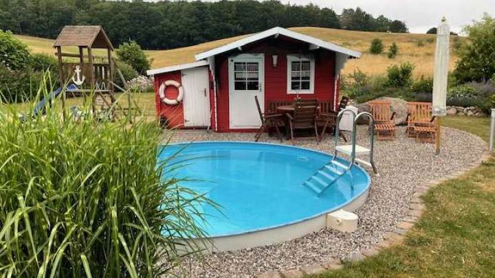 Charmantes Reetdachhaus in naturnaher Lage nahe dem Großen Jasmunder Bodden