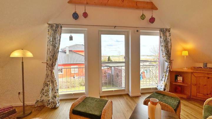 Charmantes Reetdachhaus in naturnaher Lage nahe dem Großen Jasmunder Bodden