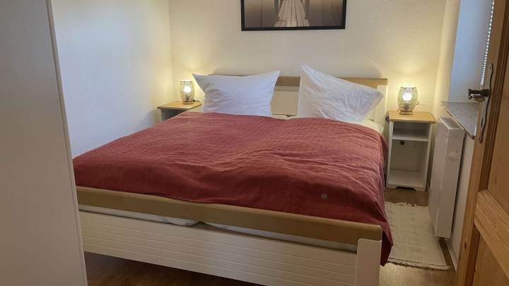 Charmantes Reetdachhaus in naturnaher Lage nahe dem Großen Jasmunder Bodden