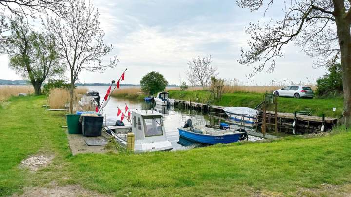 Ihr Rückzugsort am Wasser – Idyllisches Ferienhaus mit Blick auf den Großen Jasmunder Bodden