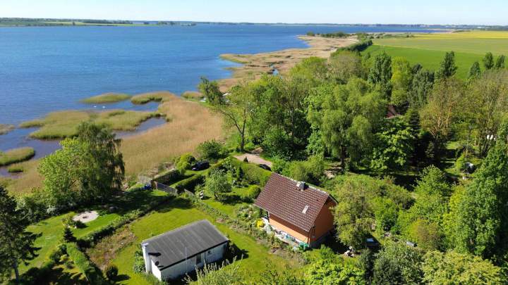 Ihr Rückzugsort am Wasser – Idyllisches Ferienhaus mit Blick auf den Großen Jasmunder Bodden