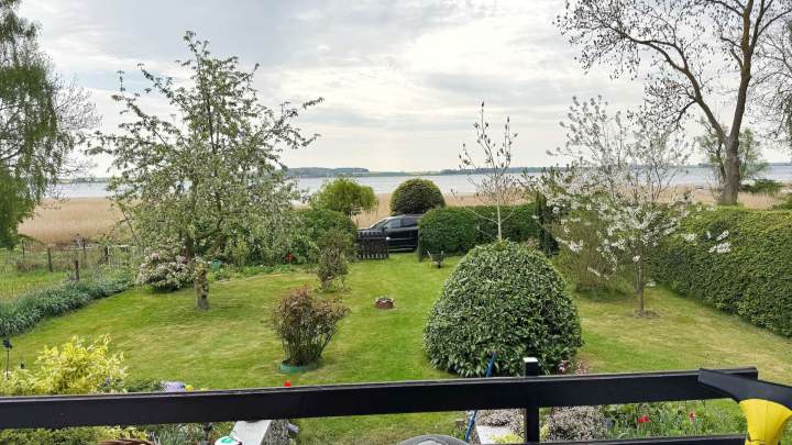 Ihr Rückzugsort am Wasser – Idyllisches Ferienhaus mit Blick auf den Großen Jasmunder Bodden